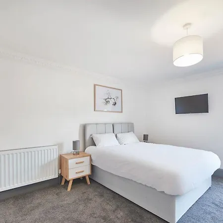 Host & - Clarendon * Redcar