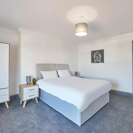 Host & - Clarendon Apartman